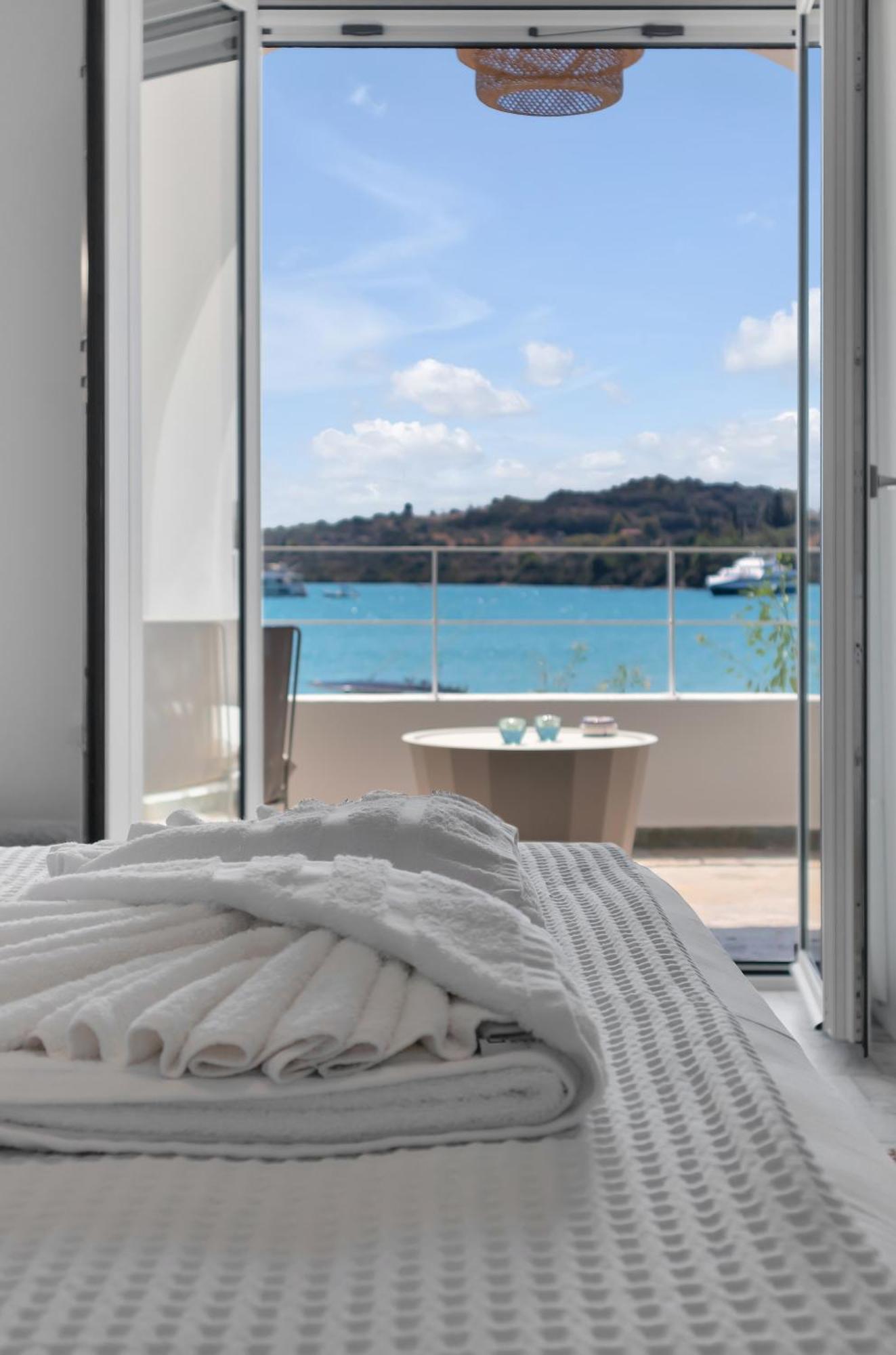 Kavouraki Apartment & Studio ポルト・ヘリ エクステリア 写真